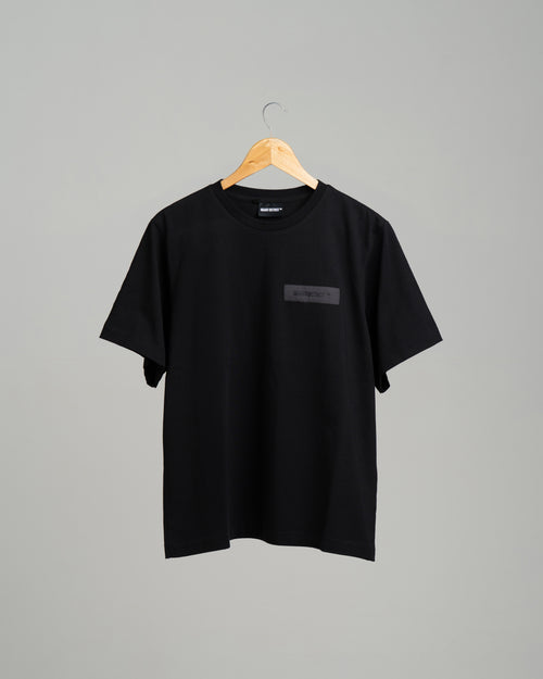 Black SELECT DISTINCT ORIGIN Essentials No.1 T-shirt in 100% organic cotton, front view on male model.