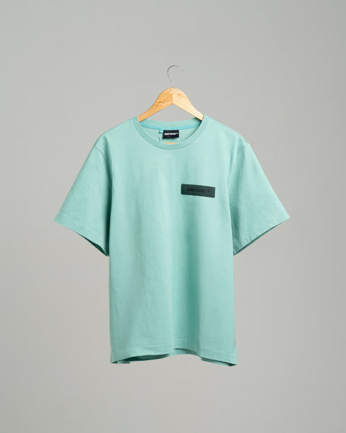 Green SELECT DISTINCT ORIGIN Essentials No.1 T-shirt in 100% organic cotton, front view on male model.