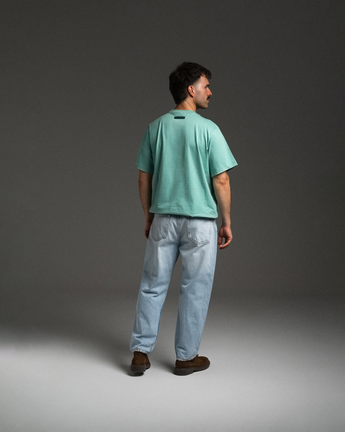 Green SELECT DISTINCT ORIGIN Essentials No.1 T-shirt in 100% organic cotton, back view on male model.